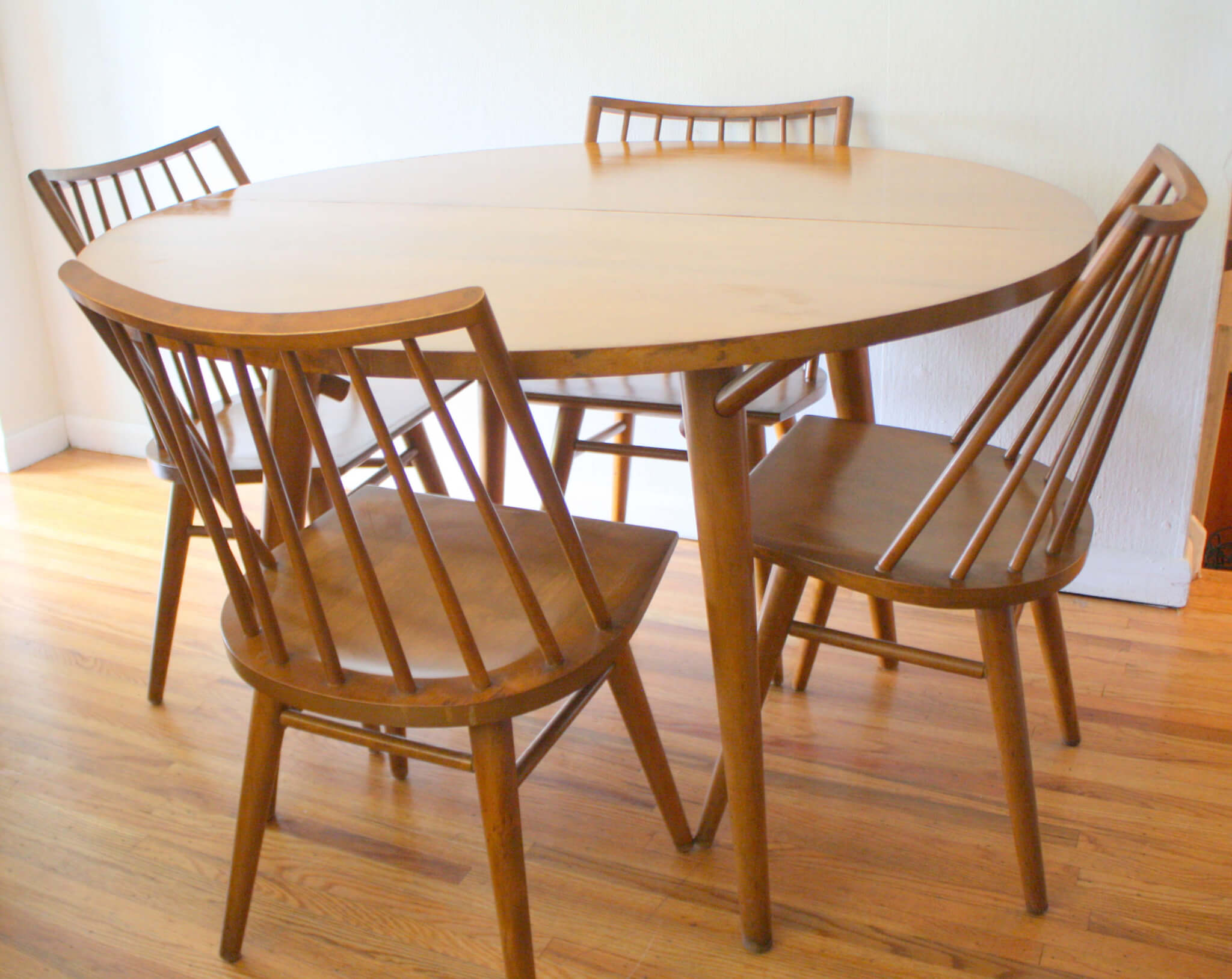 Meja kursi cafe minimalis kayu jati design vintage yang simple dan nyaman