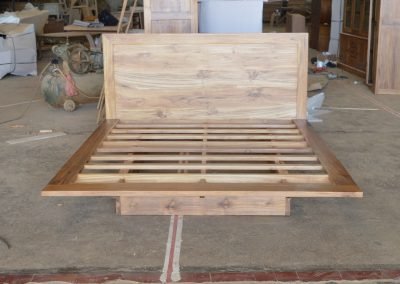 tempat tidur jati minimalis